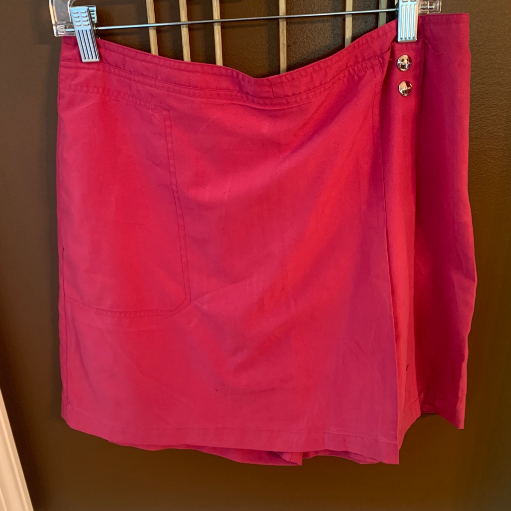 Izod Golf Skort. Pink / Fuschia Color